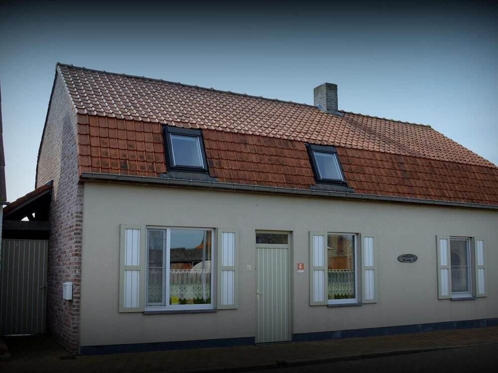 Graceful Holiday Home In Beveren Aan De Ijzer With Terrace