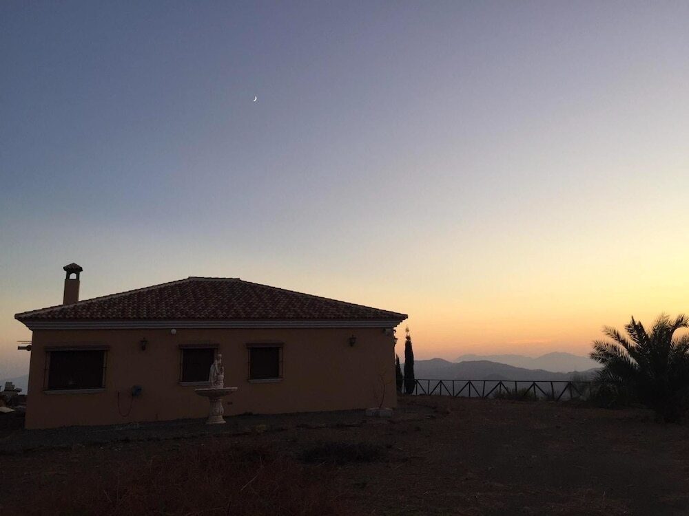 House With 3 Bedrooms in Almogía, With Wonderful Mountain View, Enclos