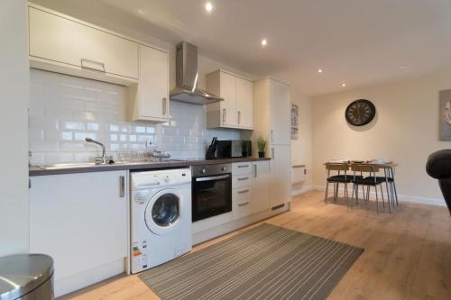 Executive 2 Bed 2 Bath - Free Parking