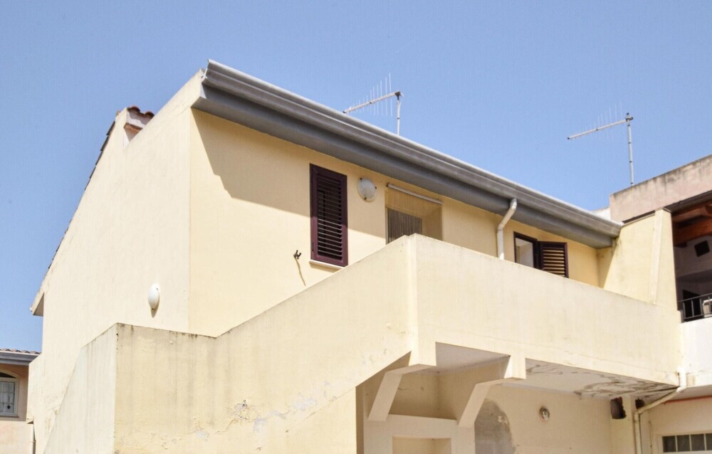 Awesome Apartment In Galtelli' With 2 Bedrooms