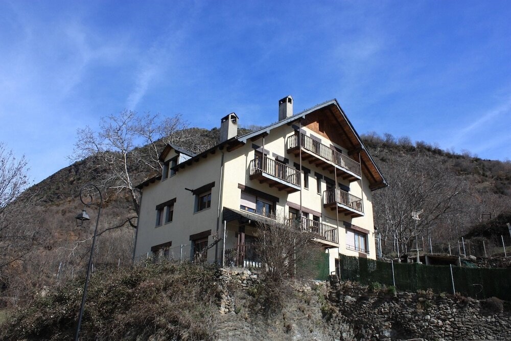 Apartment With 3 Bedrooms in Boí Taüll, With Wonderful Mountain View a