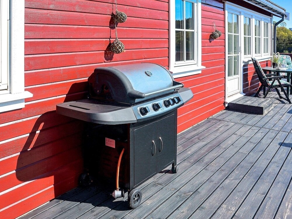 7 Person Holiday Home In Klokkarvik