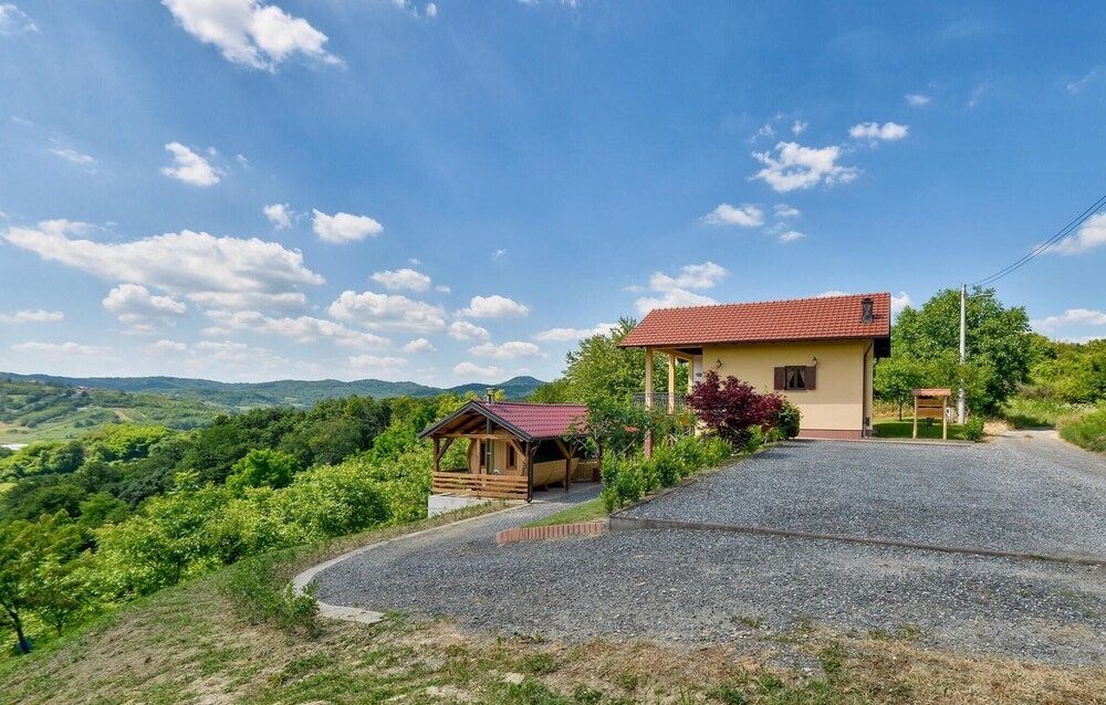 Awesome Home In Adamovec With 2 Bedrooms, Sauna And Wifi
