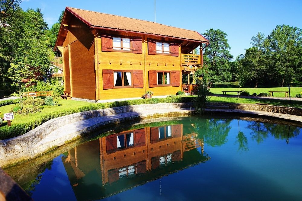 Apartment With In Duga Resa With Wonderful Lake View Encl