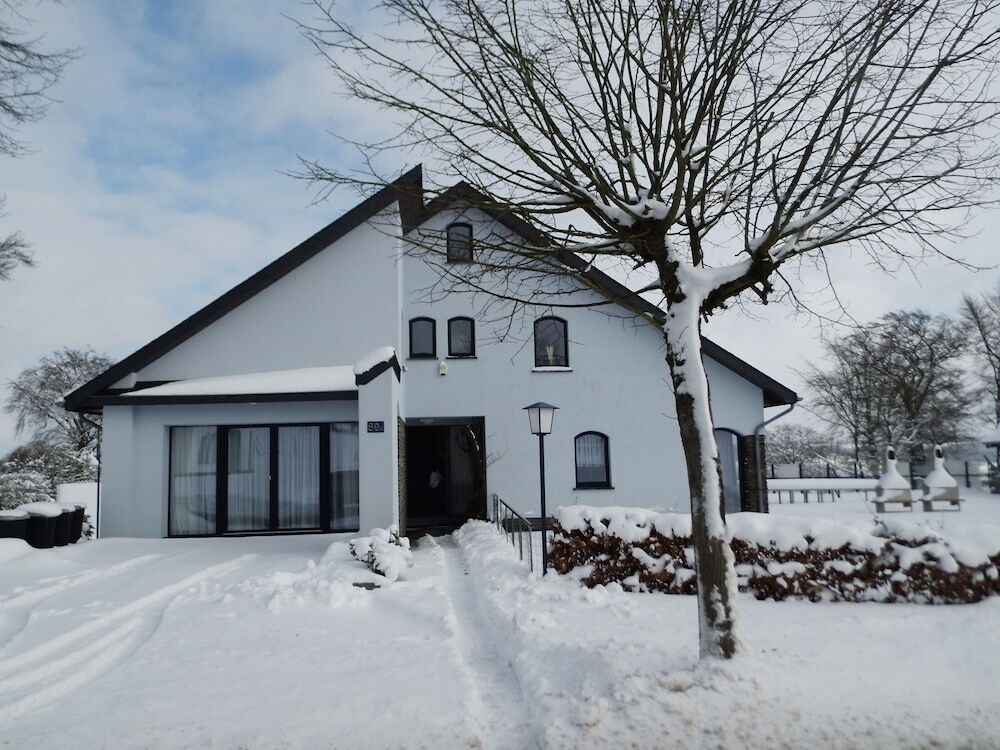 Classy Villa in Bllingen With High Fens and Town of Spa Nearby