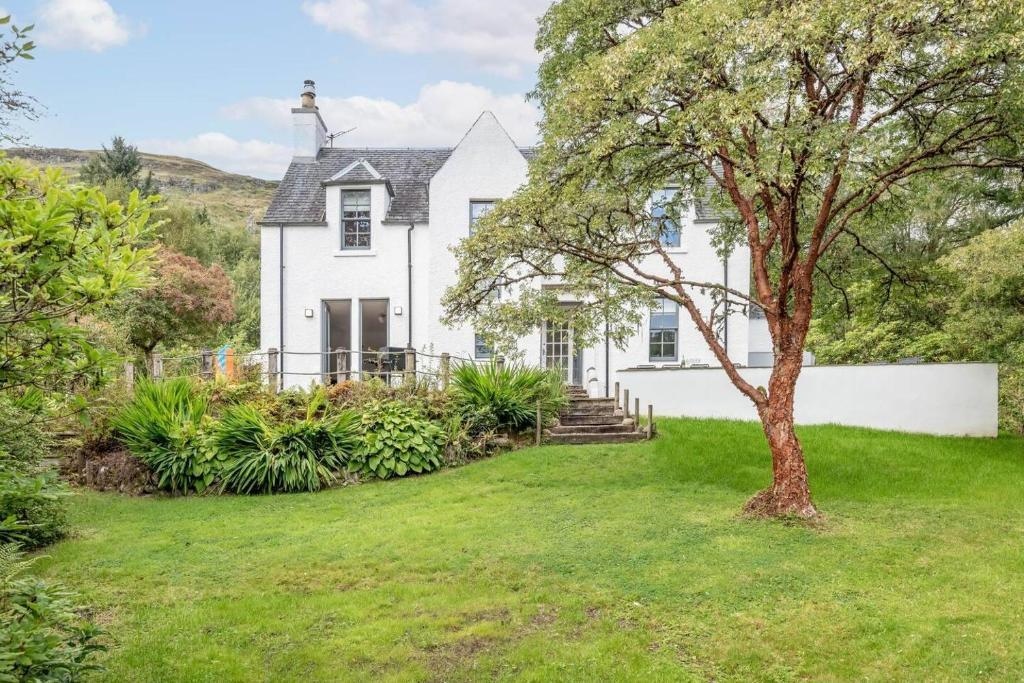 Captivating 4-Bed House In Killin