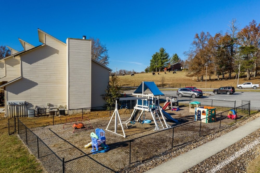 Crown Resorts At Lake Tansi West