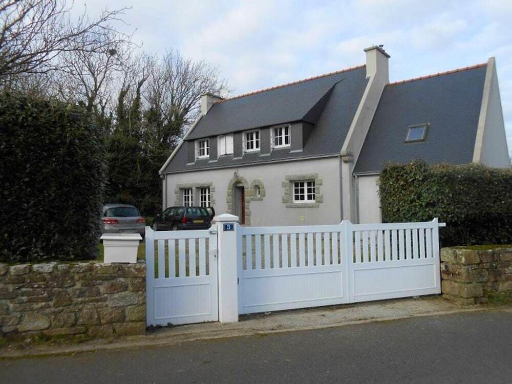 House With in Plogoff With Furnished Garden and Wifi