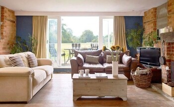 A pet-friendly converted chapel with charming features near Uffington