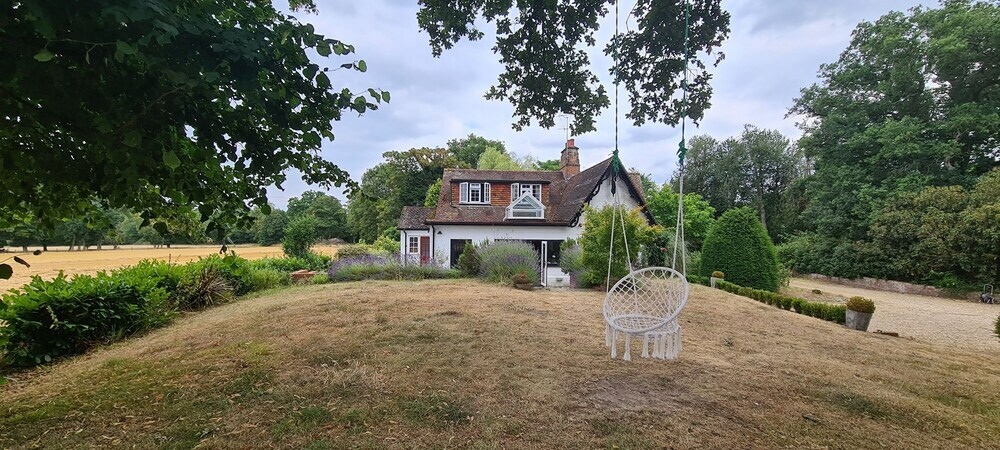 Country Retreat In 4 Bedroom Period Property