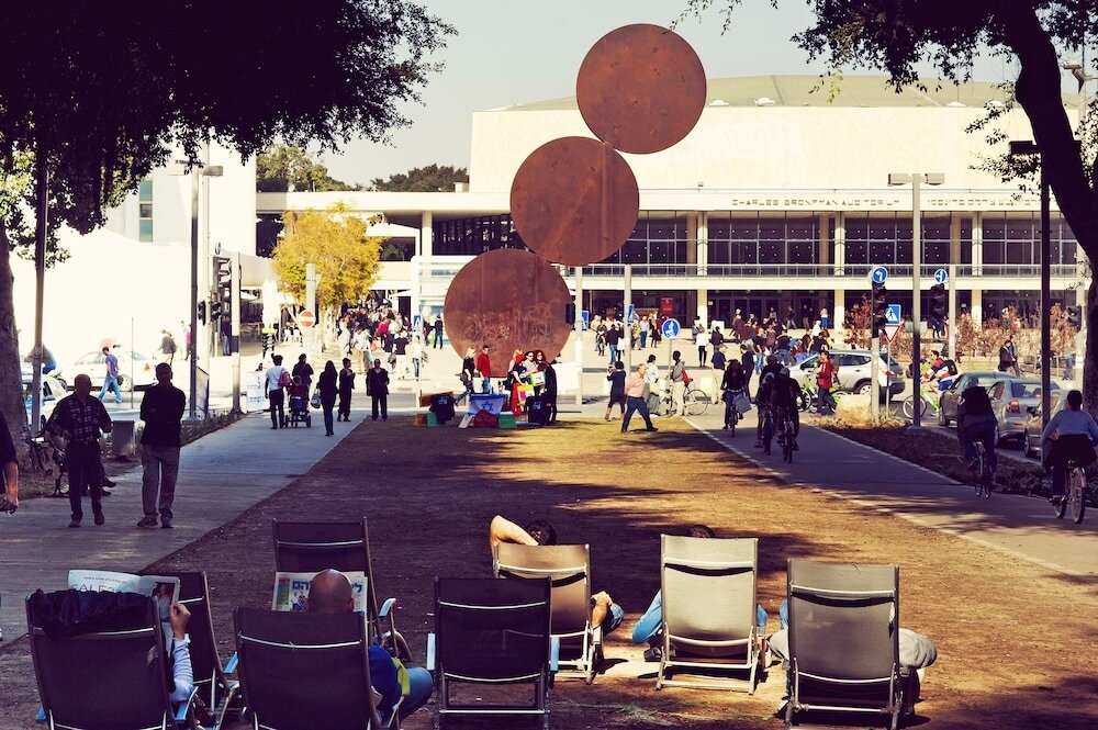 Bright Green And Quiet W Lots Of Style