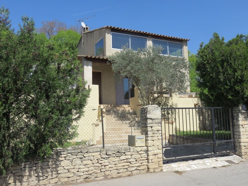 House With 5 Bedrooms in Mérindol, With Wonderful Mountain View, Furni