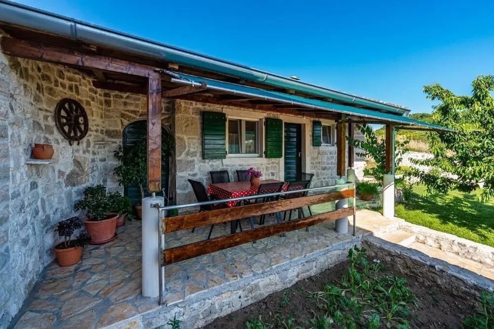 Holiday Home Ante With Beautiful Private Garden