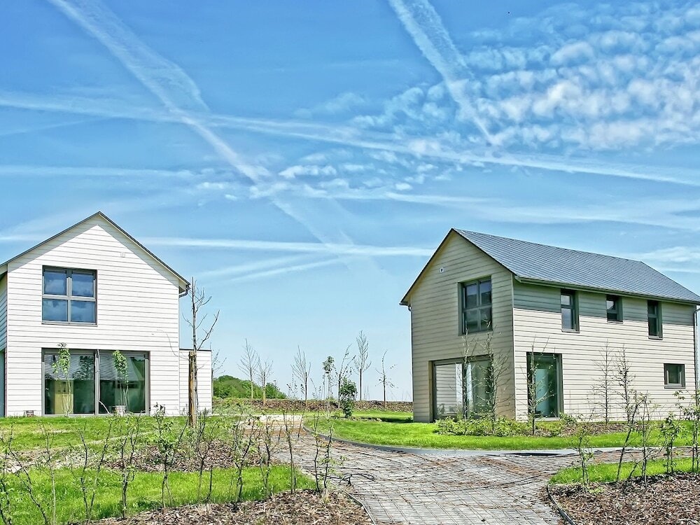 Child-Friendly Villa With Stove, Located In A Lake Area