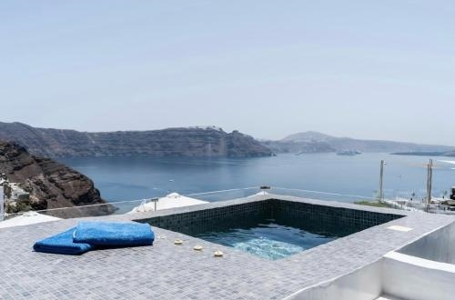 Enalion White Suites Oia