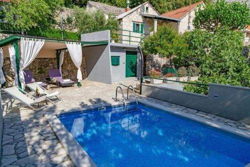 Holiday House In Stone With Heated Pool