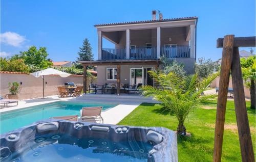 Four Bedroom Holiday Home In Medulin