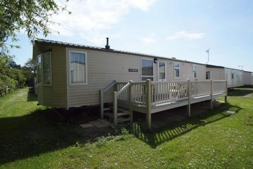 2 Bedroom Caravan At Heacham Beach With Decking