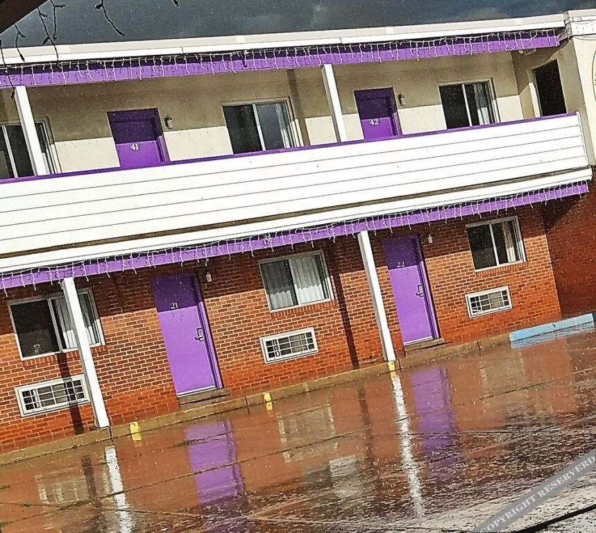 Downtown Xenion Motel