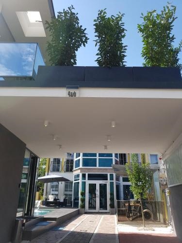 Deluxe Apartment & Suite