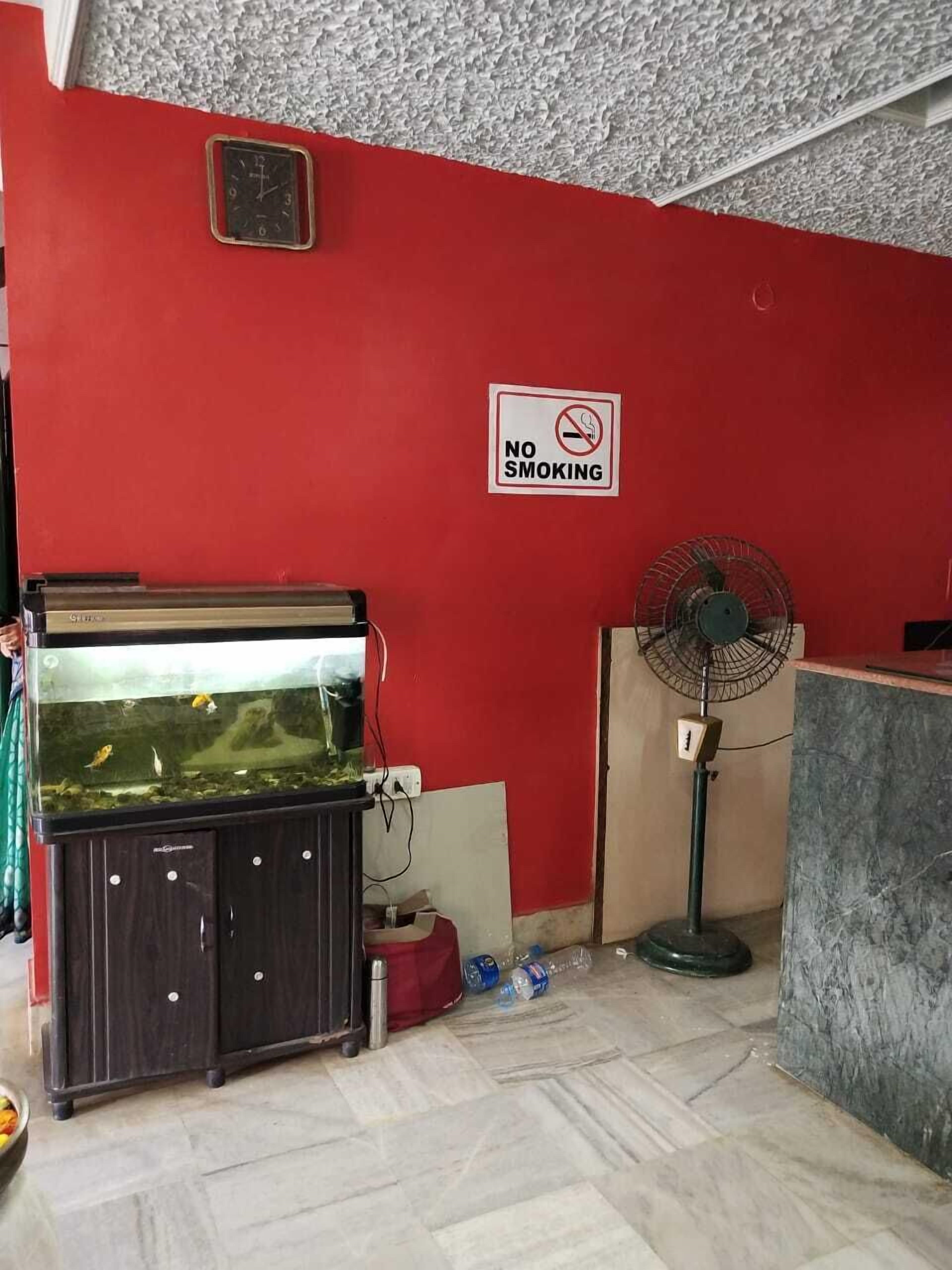 Iroomz Hotel Abhiman