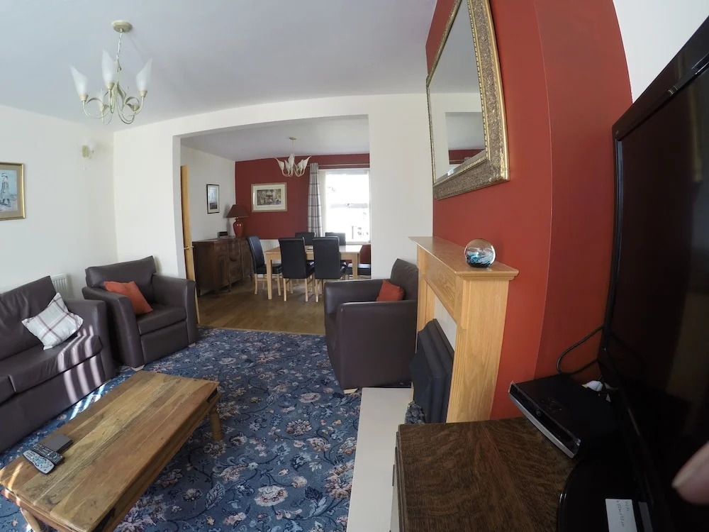 Beautiful And Spacious House In North Wales, Uk