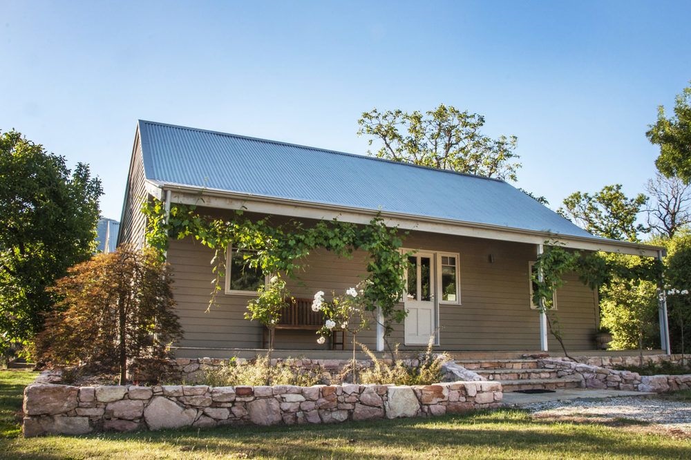 Johanna NEW MODERN HOUSE