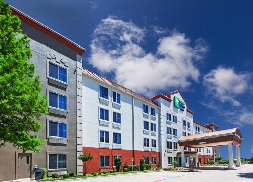 Holiday Inn Express & Suites DALLAS LEWISVILLE