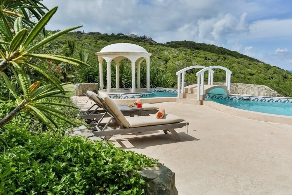 Book With Confidence Relaxed Cancellation Policy - Seafront Swim-Up Bar Wifi