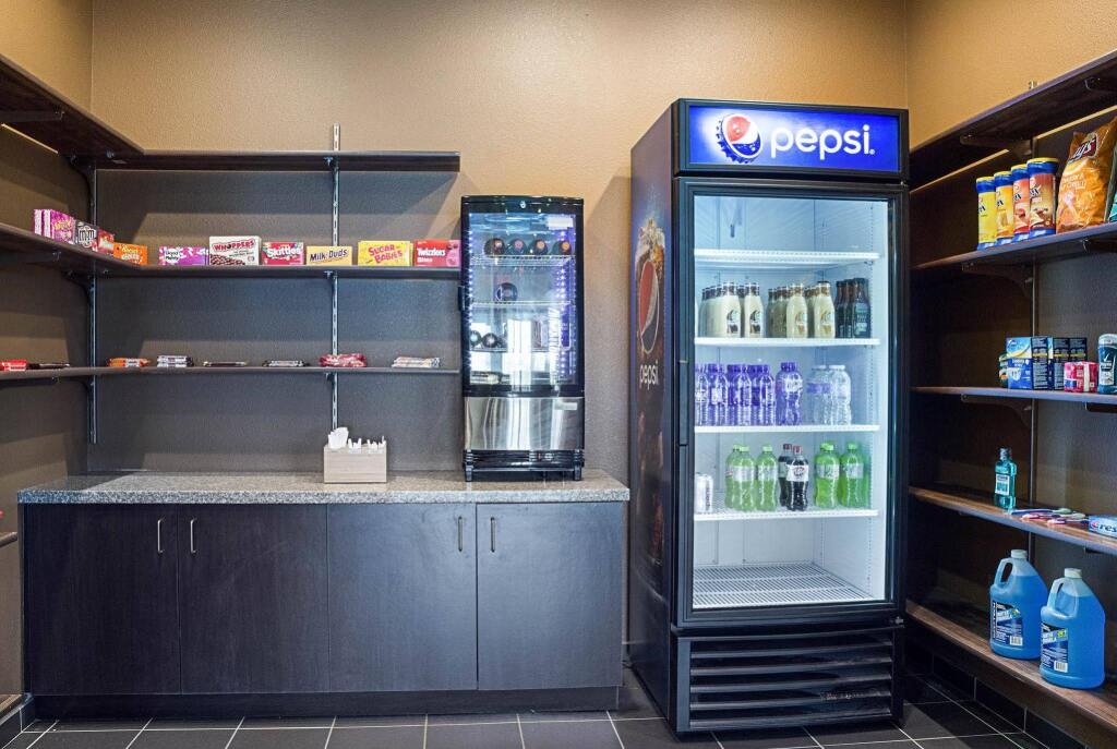 Econo Lodge Inn & Suites Minot