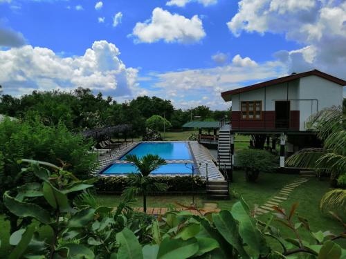 Eco Hotel Black & White - Anuradhapura