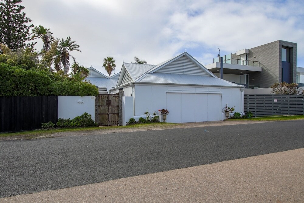 Bancroft Bay Frontage