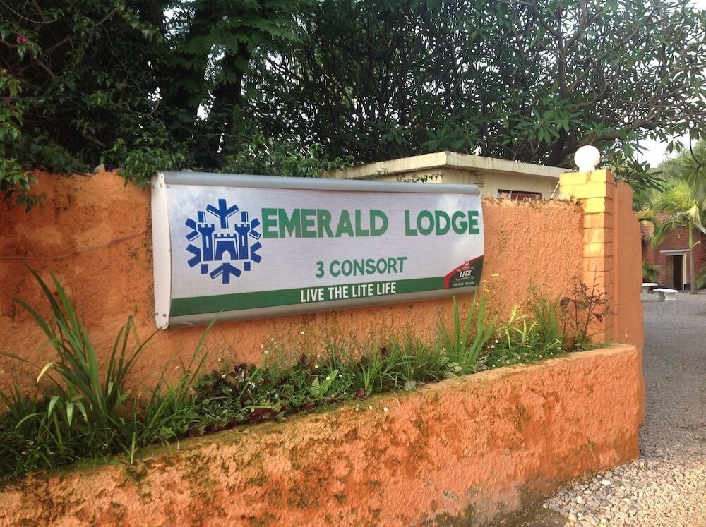 Emerald Lodge