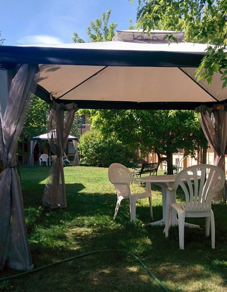 Hospitality Courtyard Inn