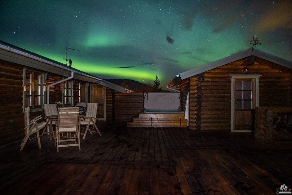 Log Cabin And Guest House