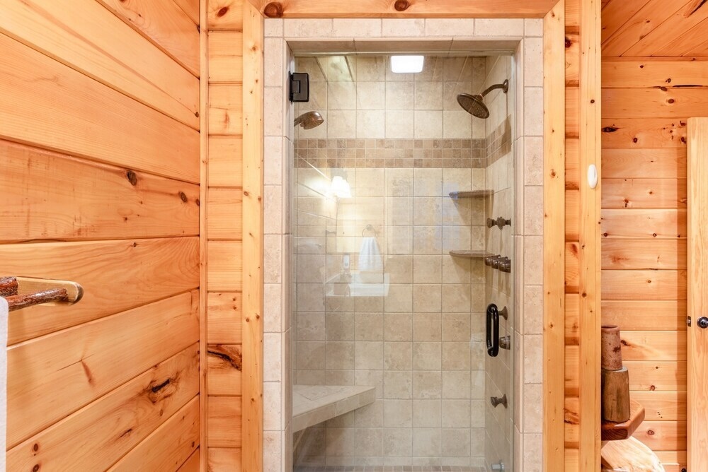 Iron Mountain Lodge 3 Bedroom Cabin By Redawning