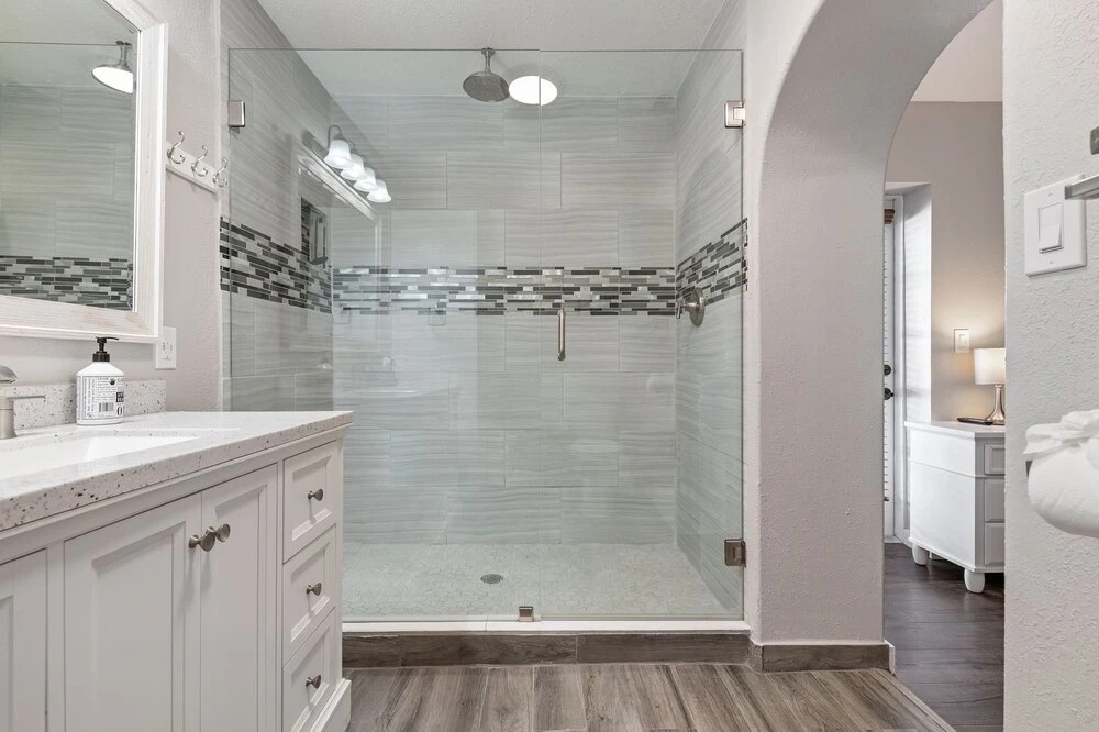 Fully Remodeled Pool Home Less Than 5 Miles To Beach 3 Bedroom Home By Redawning