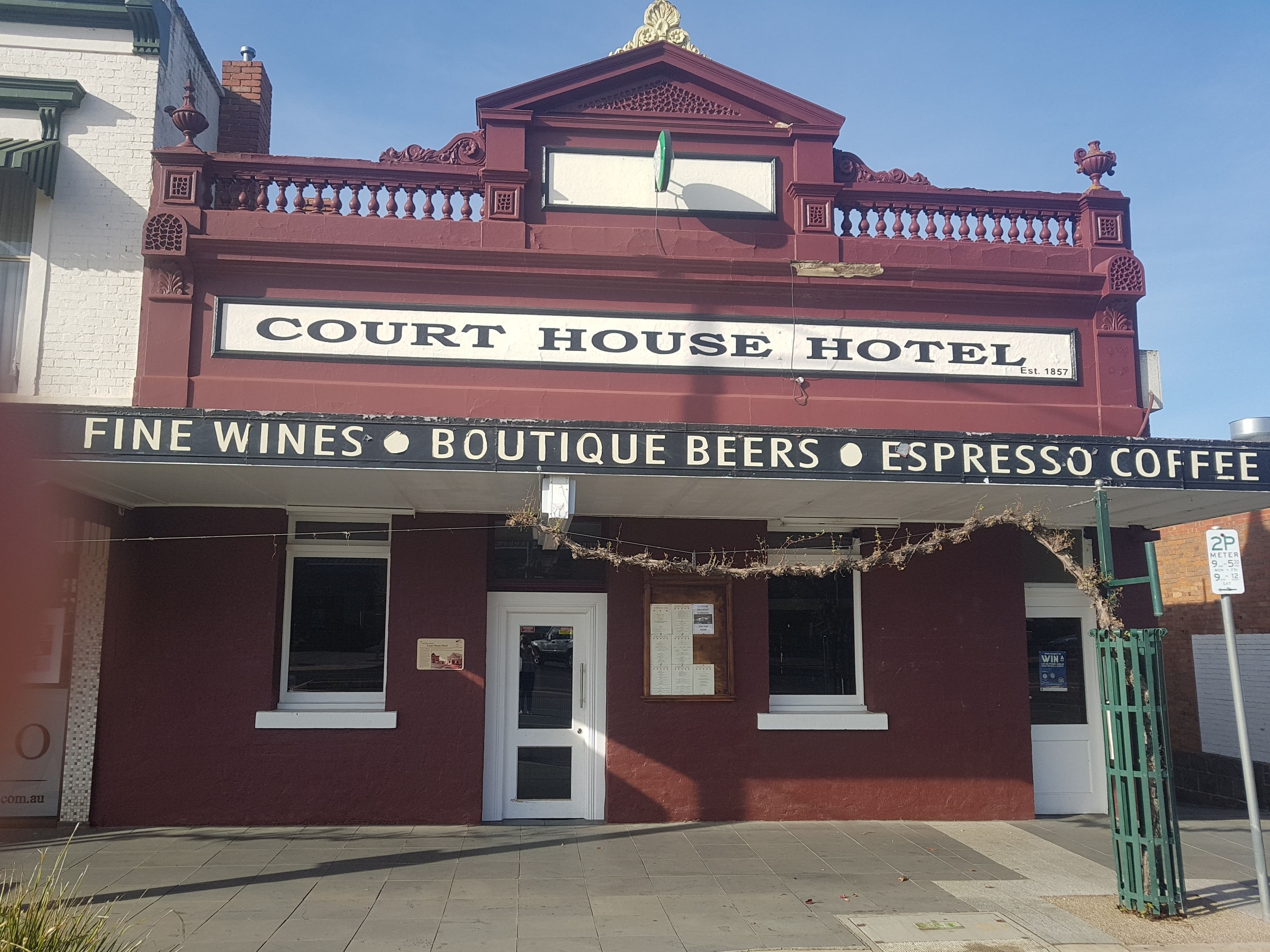 Courthouse Bar & Grill