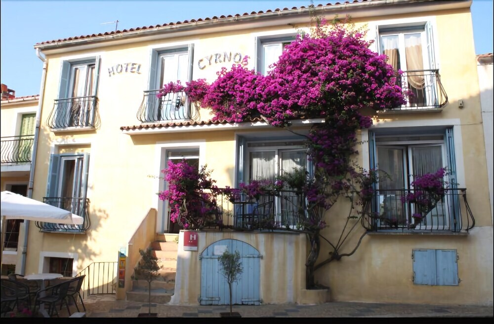 Hotel Cyrnos