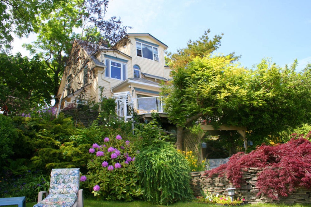 A Boat to Sea Bed & Breakfast