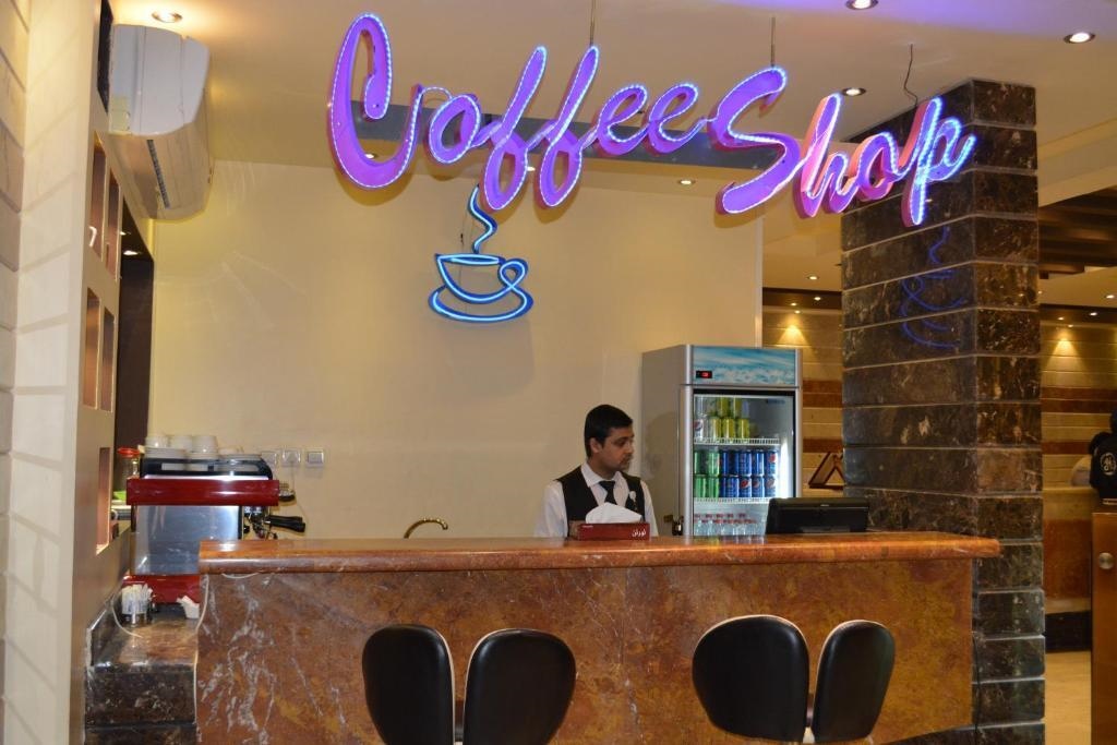 Al Bustan Crown Hotel 2