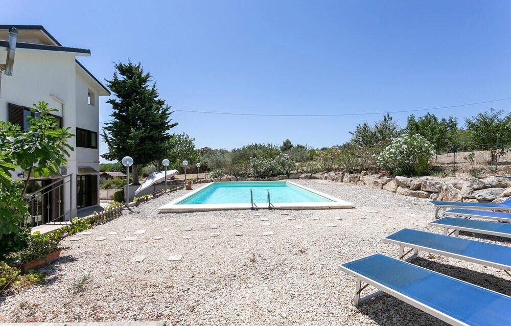 Awesome Home In Aragona With 5 Bedrooms And Outdoor Swimming Pool