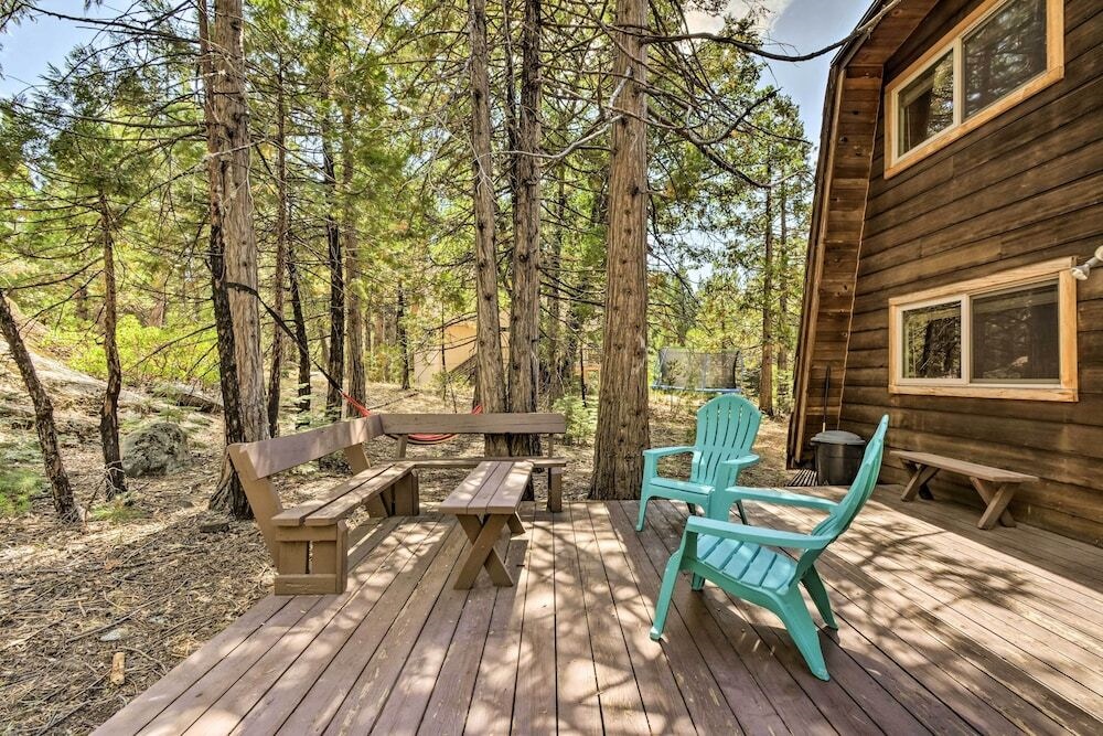 Charming Pinecrest Cabin W/ Private Deck