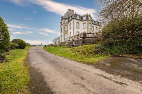 Le Chateau De Locqueran