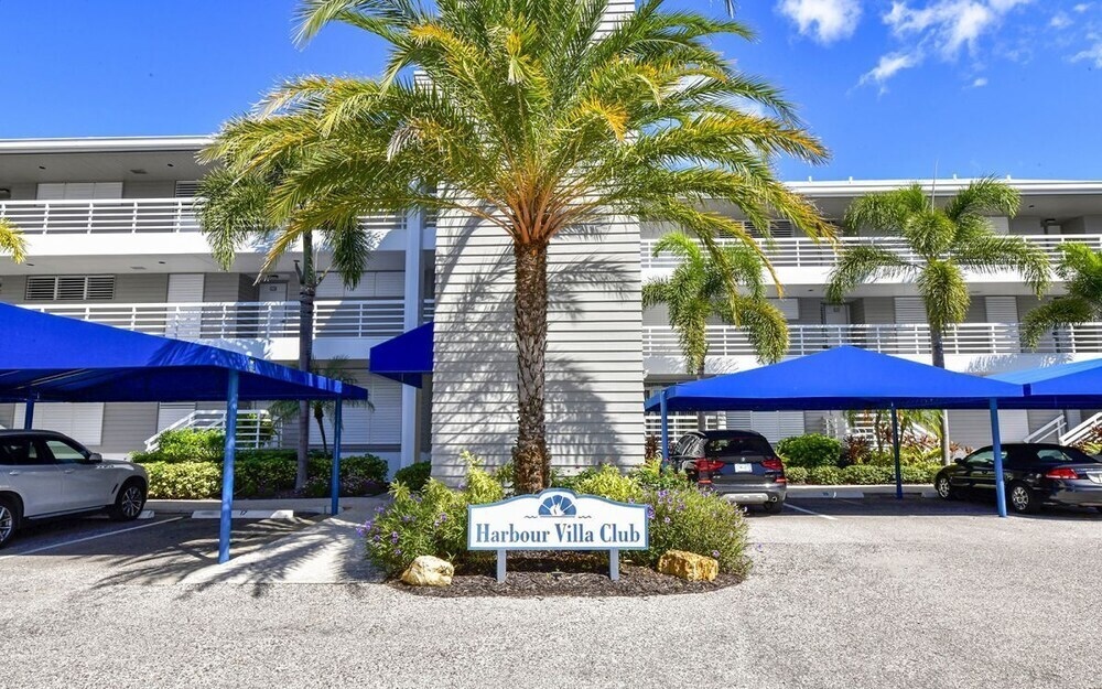 Harbor Villa Club 206