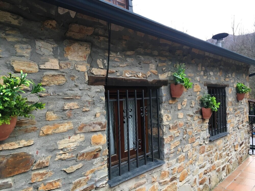 House With 3 Bedrooms in Ponferrada, With Wonderful Mountain View, Enc