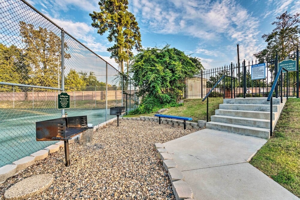Hot Springs Resort Condo W/ Pool & Lake Access!