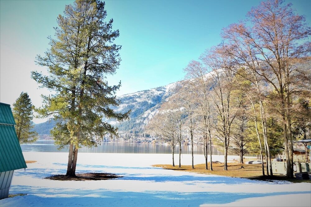 Lakeshore Boutique Inn Inc.