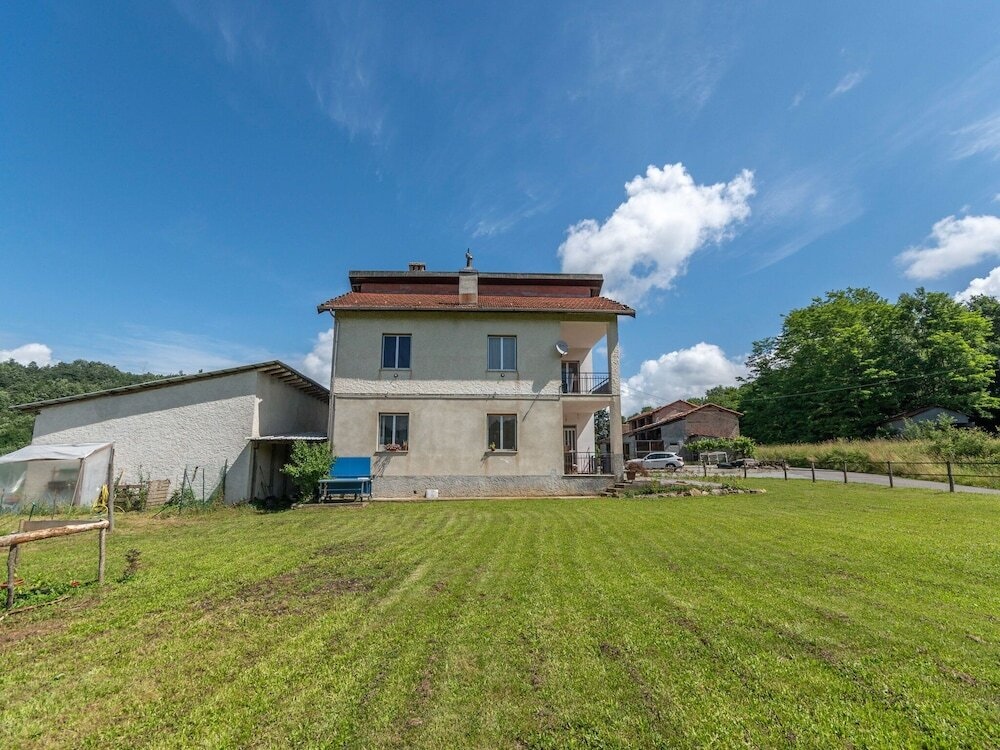 Inviting Holiday Home In Savona With Private Garden