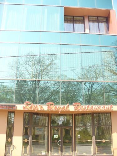Edy's Royal Hotel & Restaurant
